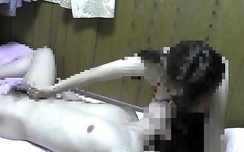 母性溢れるアラフィフ熟女の授乳手コキ