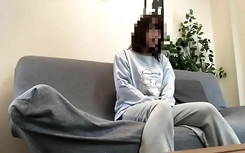 【素人】朝起きて可愛い部屋着で新しいおもちゃを使ってオナニーしちゃった