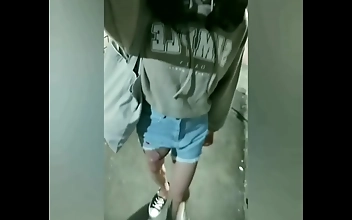 逛街馬路上自慰射精