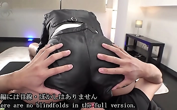 【レザー女子大生】ライダースーツ＆革短パン素人娘がはむはむフェラ大量口内発射