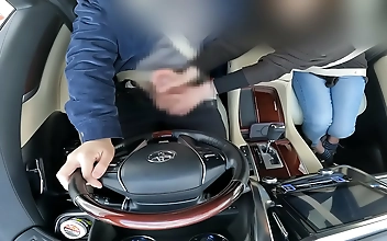 A frustrated married woman makes me ejaculate with a handjob while driving