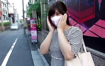 【旦那じゃ不満！】美尻エロすぎボディの若妻！旦那(5〇代)との営みに満足できないようです！超絶フェラテクと肉感的セックスに大興奮！独占ちゃん