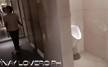 Pinay Sex Scandal -Teacher kinantot sa pang publiko banyo