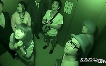緊急停止！密室エレベーター輪姦 1