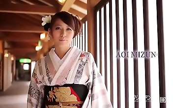 ヤり過ぎ若女将の極限スリル館内セックス  水野葵