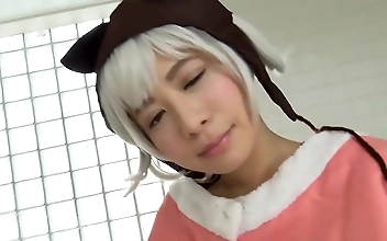 人気秋&cir;原のメイド喫茶で働いていた千野くるみちゃんのお得意コスプレで泡姫になっちゃった！ 2