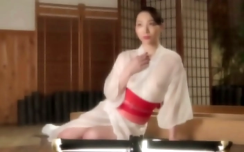 危険で妖艶なオーラを放つ美女「吉岡蓮美」が人気女優の素顔に迫る「女熱大陸」に登場！ 1