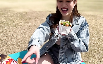 パート1【一生揉んでいたいマシュマロ巨乳ギャルとイチャラブ生えっち】ハスキーボイスの無防備ギャル&lpar;陽&rpar;が甘々ボイスでイキまくる全力アクメSEX&sol;子宮小突きまくりの肉棒ピストンに耳を真っ赤にしながら乳首ビン勃ち絶頂中出し&sol;セクシーランジェリーに着替えてオイルぬるぬる蕩けるような快楽性交で大量顔射【しろうとハメ撮り＃なお＃22歳＃美容師】