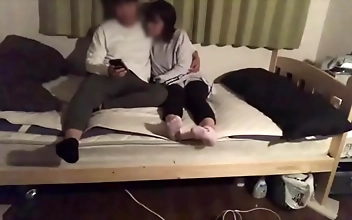 付き合って3ヶ月目の大&bigcirc;生彼女が泊まりきて一緒に音楽聴いたりトランプでババ抜きしたりしてるうちにお互いにムラムラしてきて電気消してそのまま彼女と久しぶりのえっちをしました。