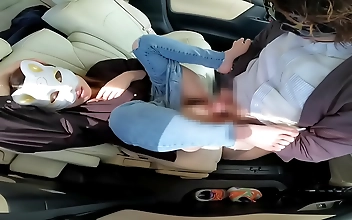 旦那と買い物中に不倫男とカーセックス